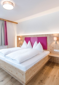 Zimmer mit Balkon in Ramsau am Dachstein – gemütliche Unterkunft mit herrlichem Bergblick