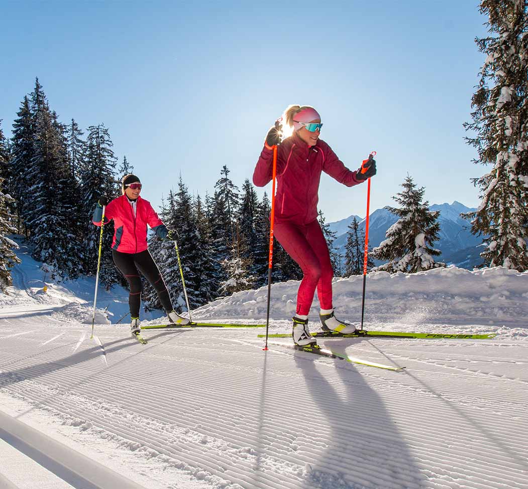 Langlaufen auf der Höhenloipe am Rittisberg – sonnige Loipe mit traumhaftem Blick auf das Dachsteinmassiv