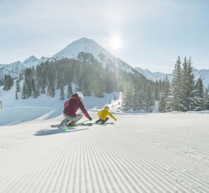 Skiurlaub auf der 4-Berge-Skischaukel – grenzenloses Pistenvergnügen in der Region Schladming-Dachstein