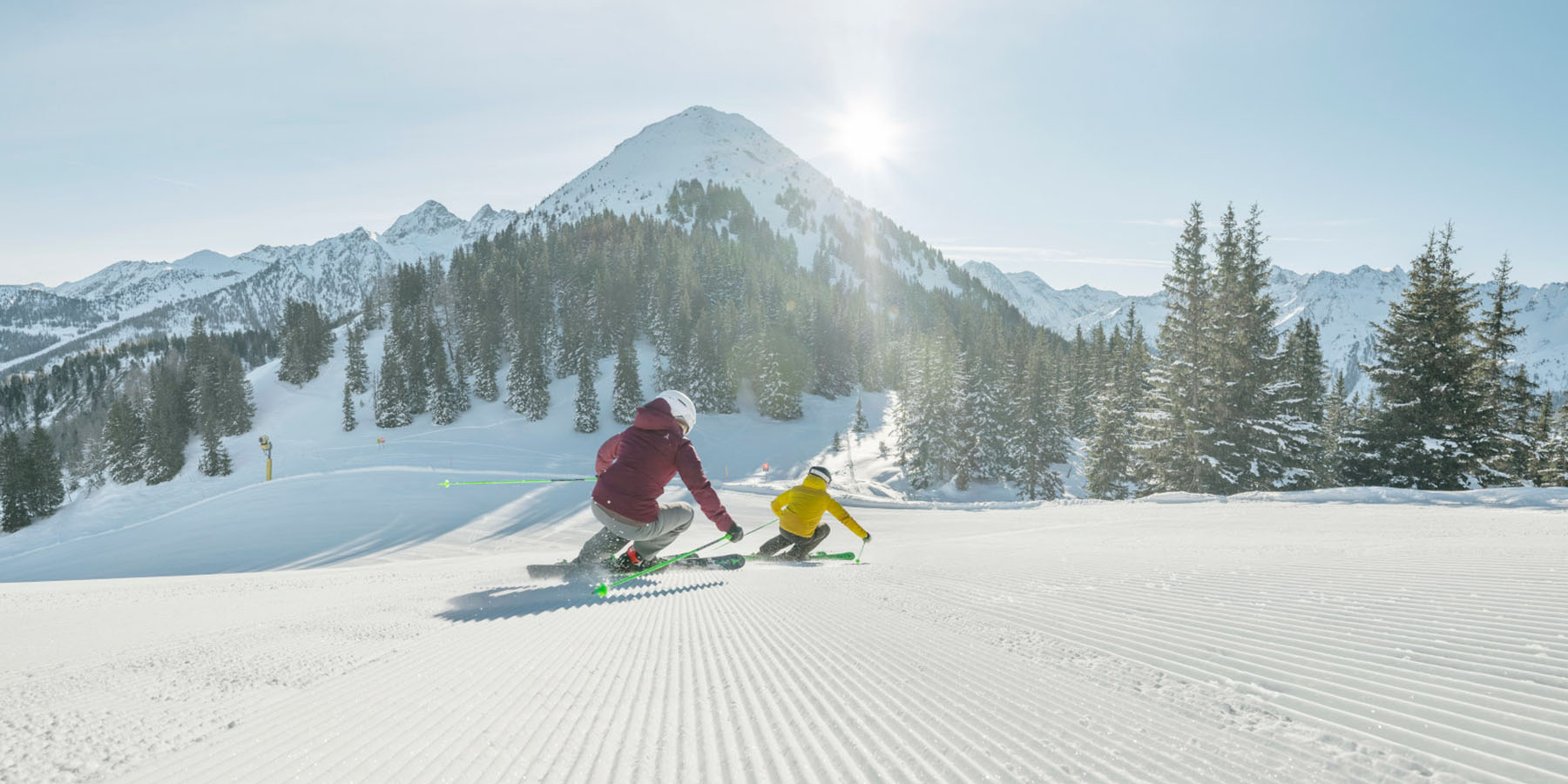 Skiurlaub in der Region Schladming-Dachstein – bestens präparierte Pisten und verschneite Winterlandschaft in der Steiermark