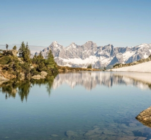 Blick auf den Spiegelsee Ausflugsziel nahe Ramsau am Dachstein – eindrucksvolles Naturerlebnis beim Wandern in der Steiermark