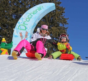 Rodelspaß für Groß und Klein am Drachenlift in Ramsau – mit dem Zipfelbob den Hang hinunterflitzen und den Winter genießen