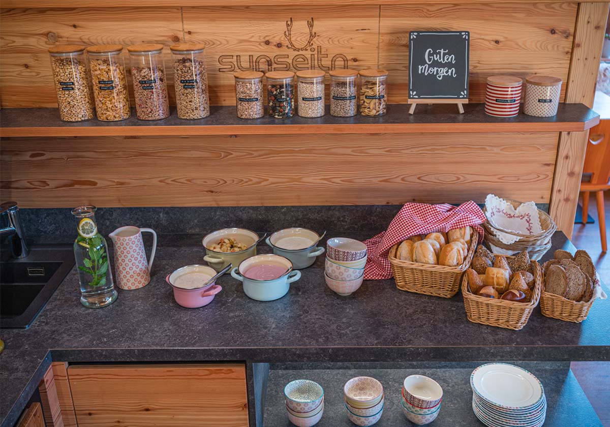 fruehstuecksbuffet-pension-sunseitn-ramsau
